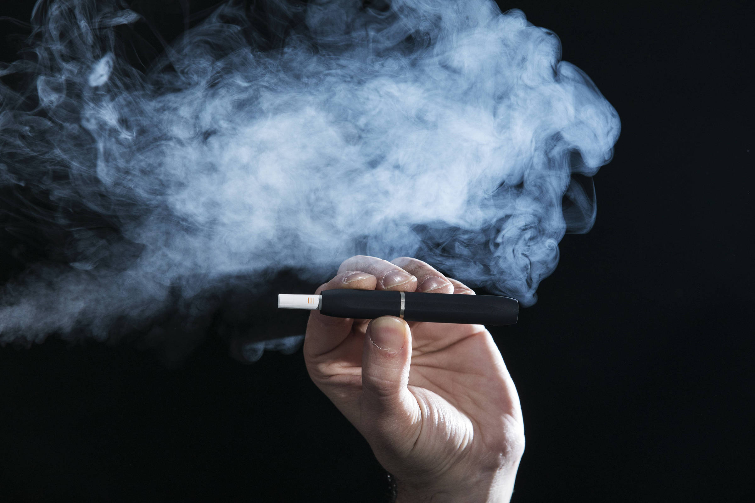 DIA NACIONAL DE COMBATE AO FUMO: Campanha alerta para o aumento do consumo de cigarros com aroma e sabor